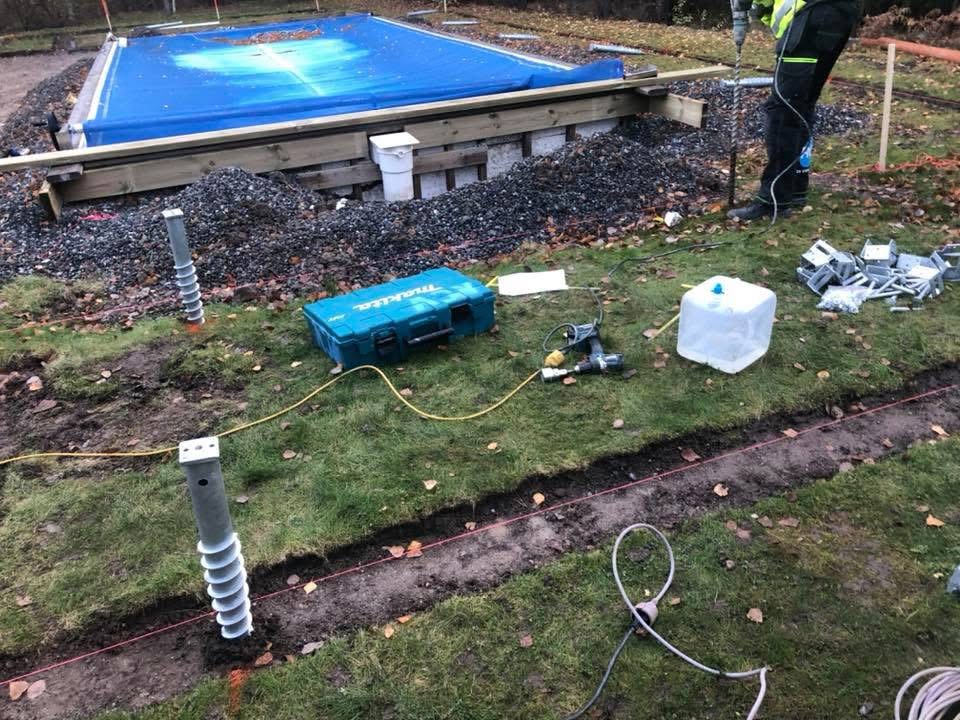 jordskruv markskruv skruvplint altan friggebod attefallare pool poolhus Värmdö 